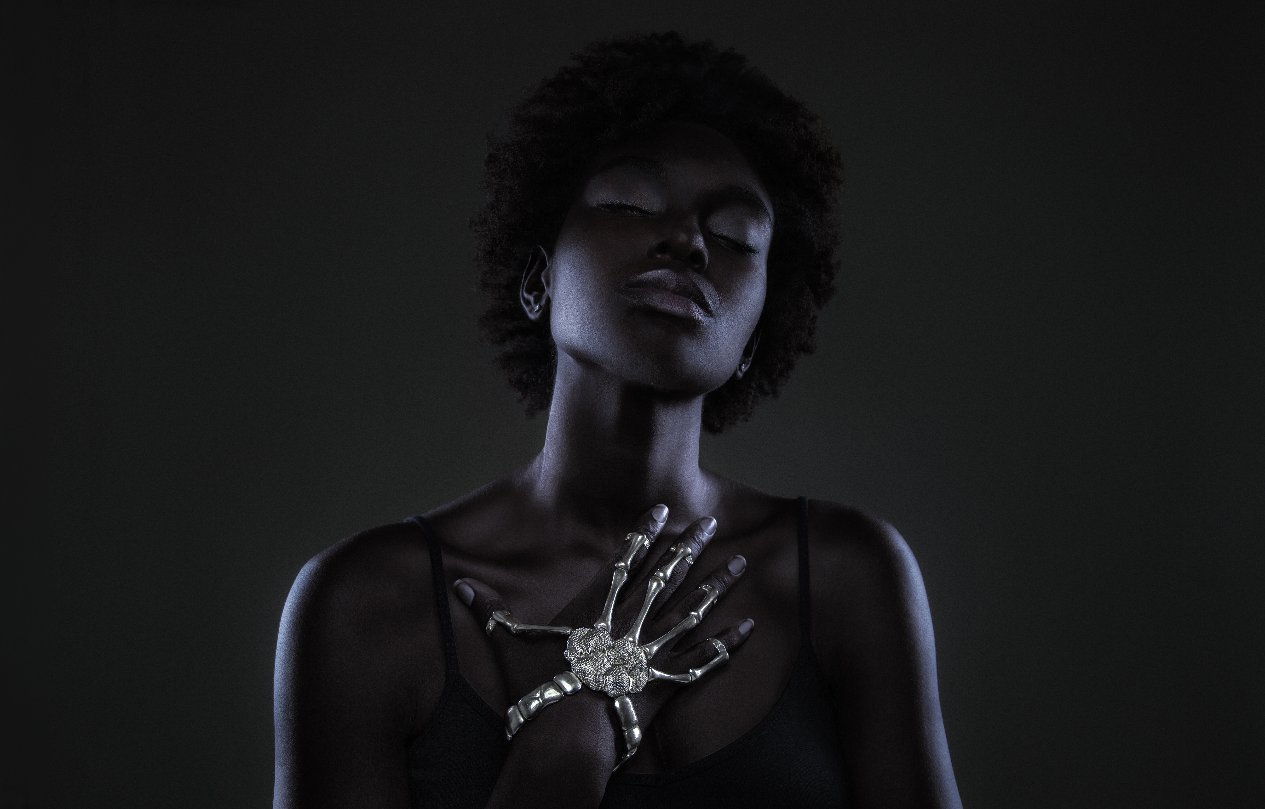 Black fashion Model Wearing Jewelry | Dovis Bird Agency Photography